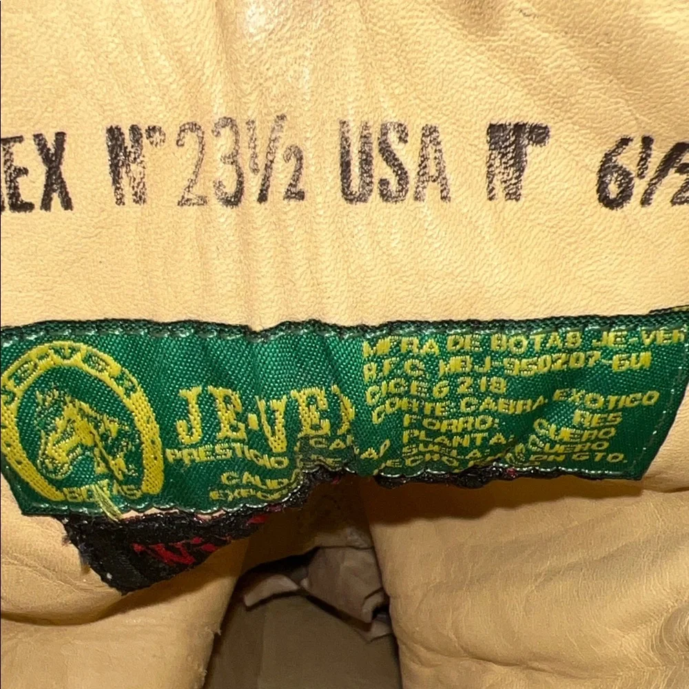 Chic Floral Red and White Heeled Boots - Picture 2 of 8